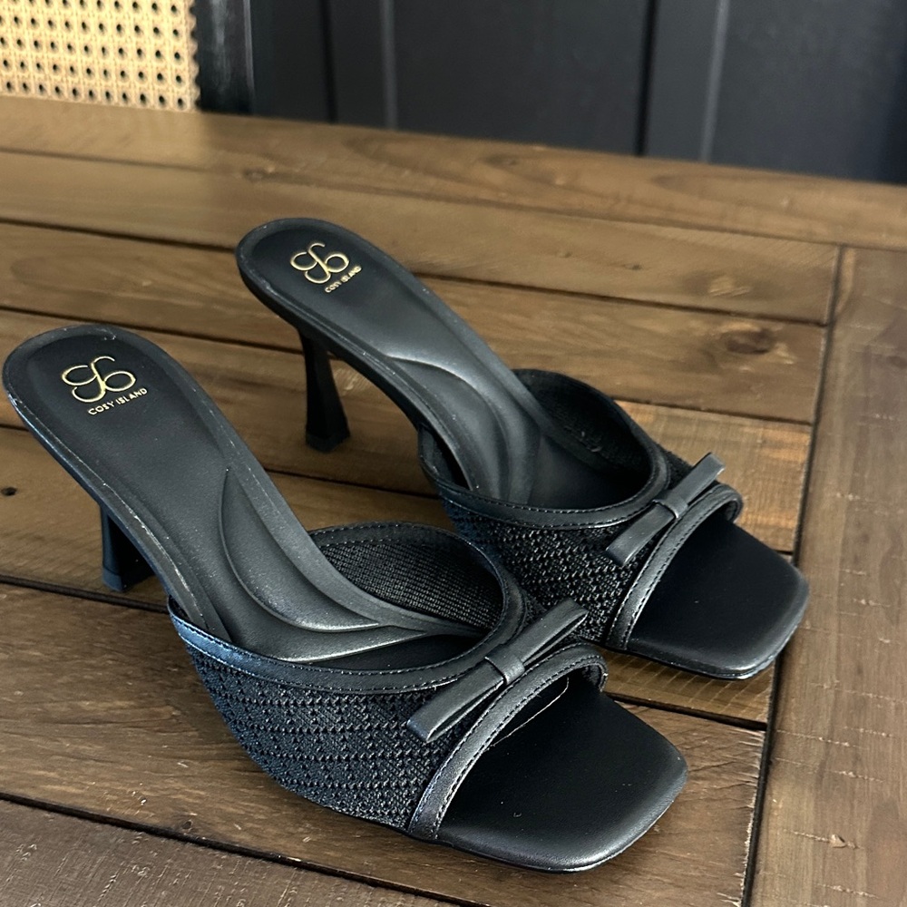 Women's Bow Heeled Sandals
